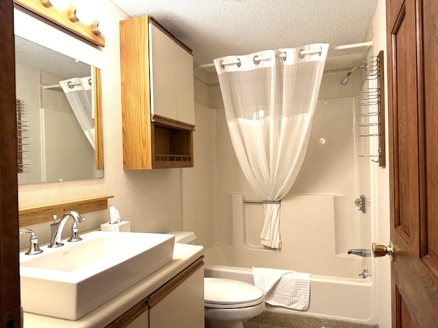 full bathroom with a textured ceiling, toilet, shower / bath combo, and vanity