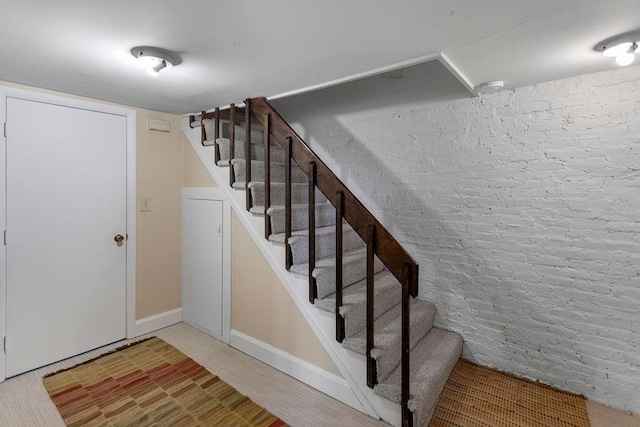 98 Hollis St, Manchester, NH 03101 - view of stairs