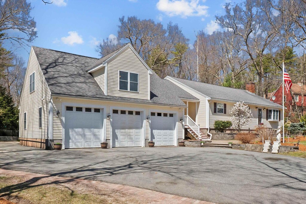 31 Country Rd, Hampstead, NH 03826