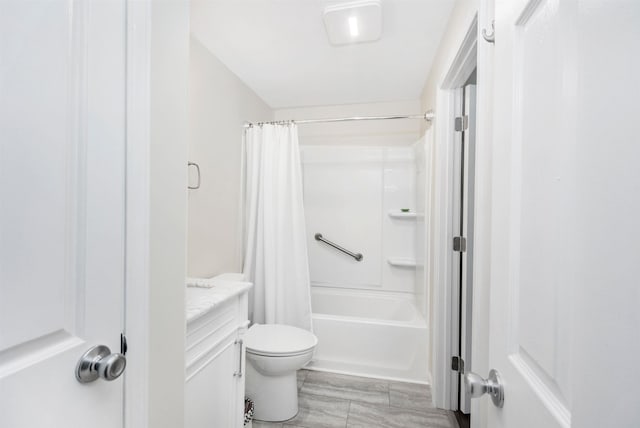bathroom featuring wood finished floors, shower / bath combo with shower curtain, vanity, and toilet