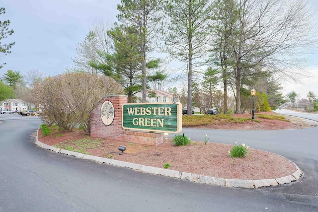view of community / neighborhood sign