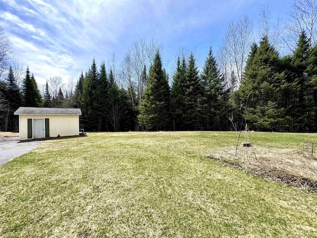 207 Blakely Farm Rd, Colebrook, NH 03576 - view of yard featuring an outbuilding and a view of trees
