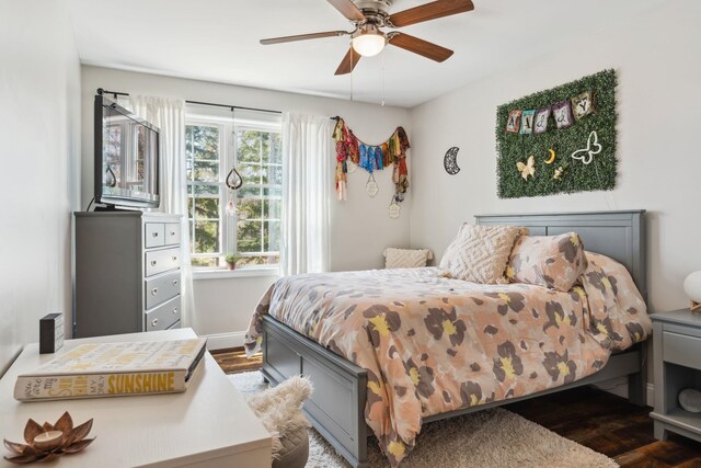 bedroom featuring ceiling fan, baseboards, and dark wood-type flooring