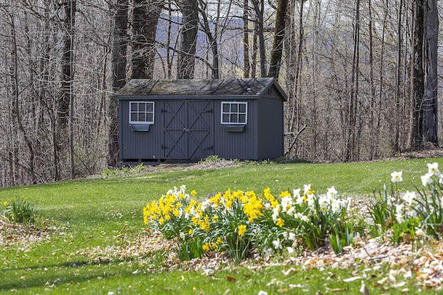 view of shed with a view of trees