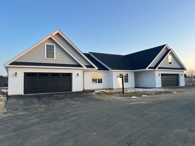 view of front facade featuring driveway
