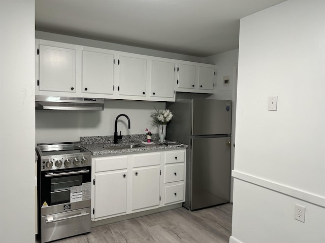 kitchen with white cabinetry, a sink, stainless steel appliances, under cabinet range hood, and light wood-type flooring