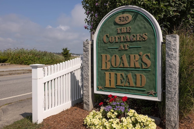 community / neighborhood sign featuring fence