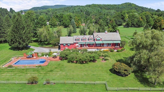 bird's eye view with a wooded view