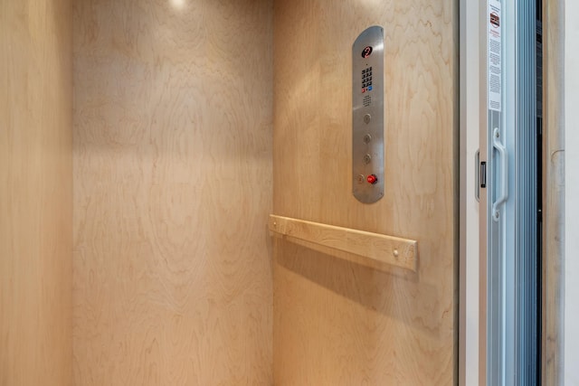 room details with elevator
