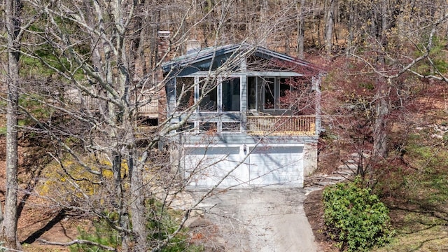 view of outbuilding with driveway