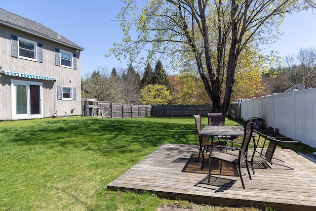 view of yard featuring outdoor dining area, a fenced backyard, and a deck