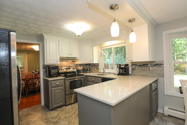 kitchen featuring gray cabinets, baseboard heating, a sink, a peninsula, and stainless steel appliances