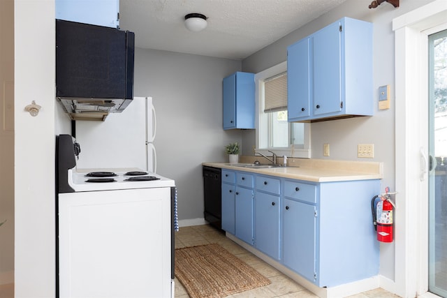 kitchen featuring blue cabinets, a sink, baseboards, light countertops, and white appliances