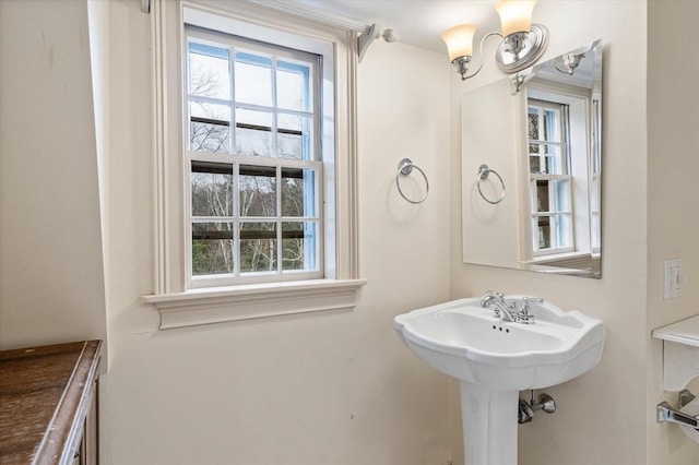 bathroom featuring a wealth of natural light