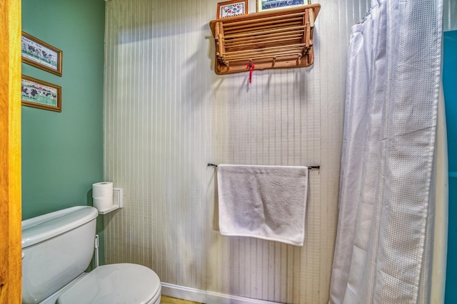 full bathroom with toilet and curtained shower