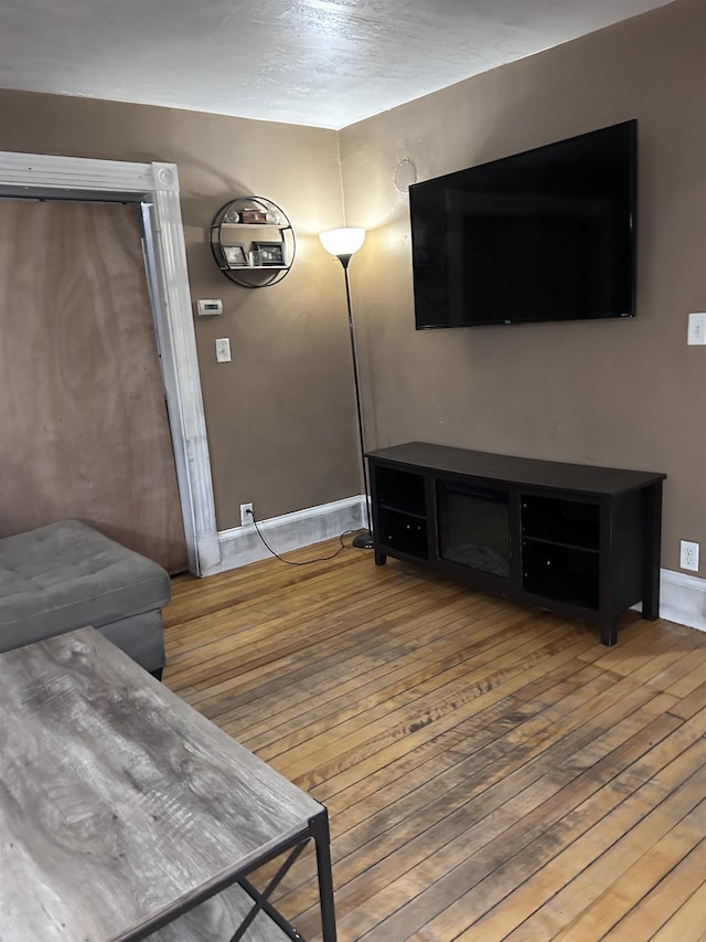 living room featuring baseboards and light wood-style flooring