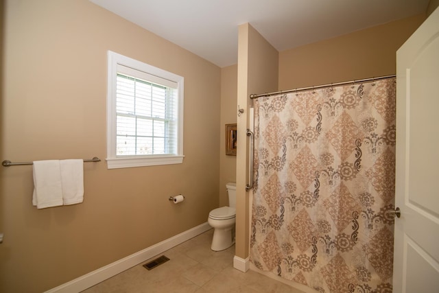bathroom featuring a shower with curtain, visible vents, tile patterned flooring, baseboards, and toilet