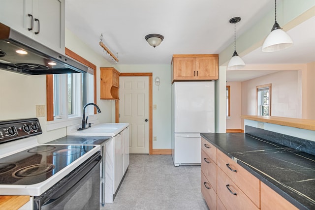 kitchen featuring pendant lighting, electric range oven, a sink, freestanding refrigerator, and under cabinet range hood