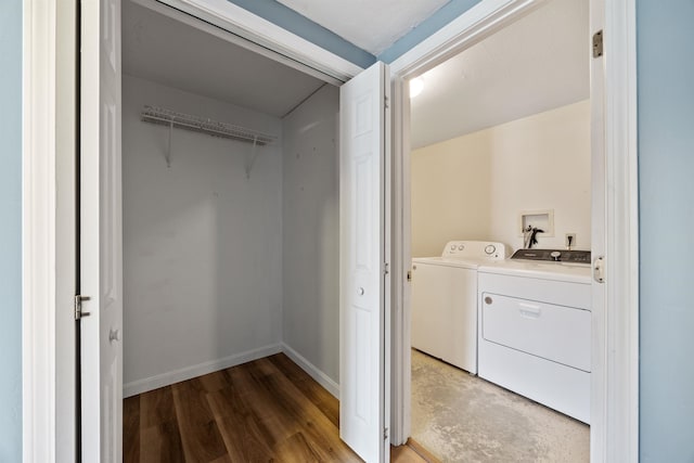 washroom with independent washer and dryer, baseboards, and light wood-style floors