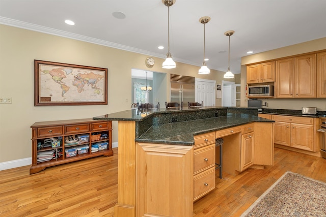 kitchen with crown molding, light wood-style flooring, a kitchen island, and stainless steel appliances