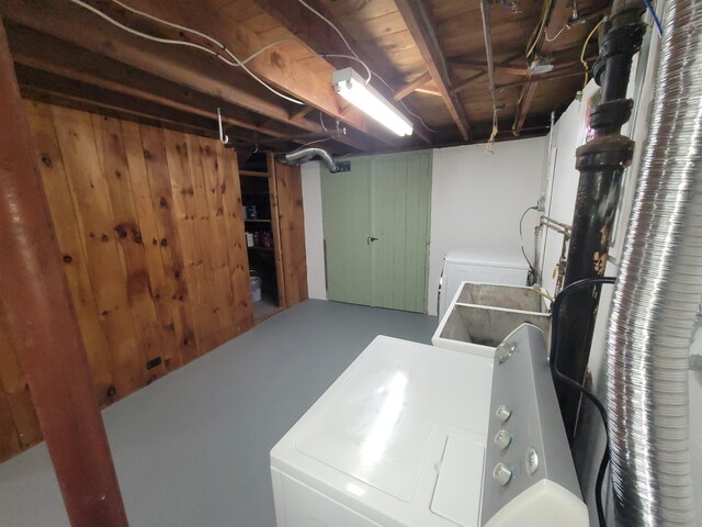laundry area with laundry area and independent washer and dryer