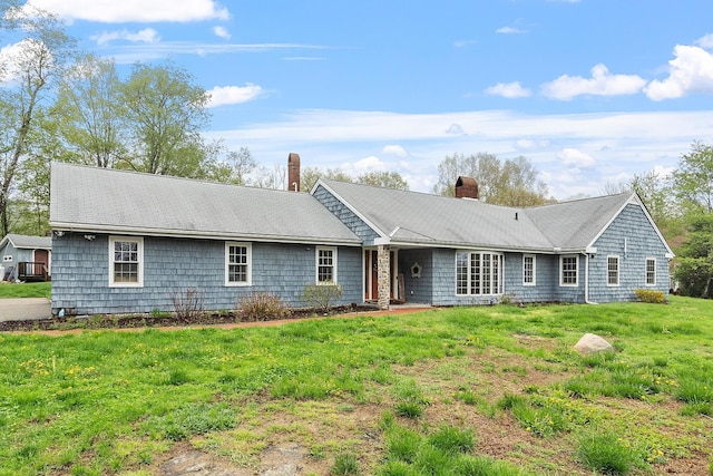 134 Emerson Ave, Hampstead, NH 03841 - view of front of home featuring a chimney and a front lawn