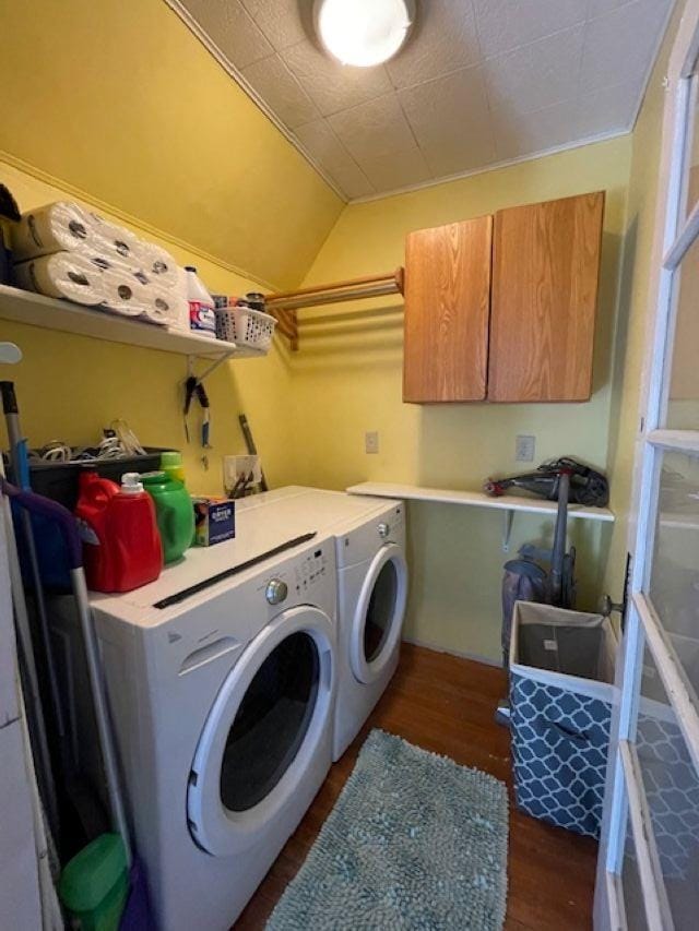 laundry room with dark wood-style flooring, cabinet space, and washing machine and clothes dryer