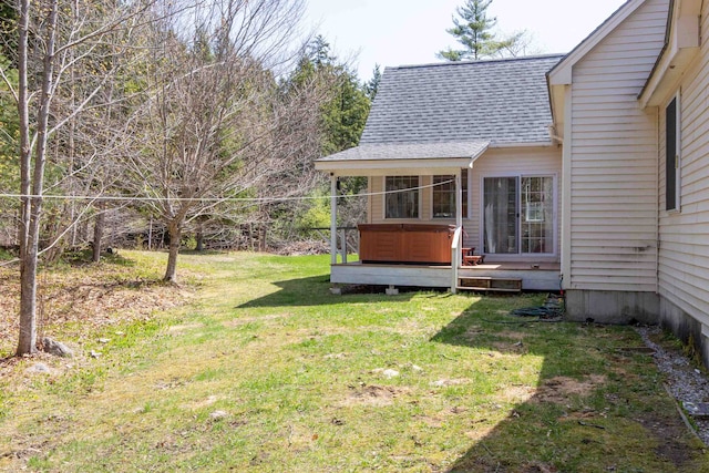 view of yard featuring a hot tub