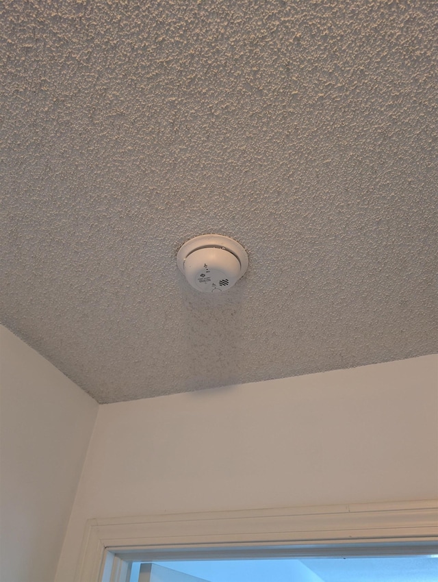 264 Main St Unit Q 31, Lincoln, NH 03251 - details featuring a textured ceiling