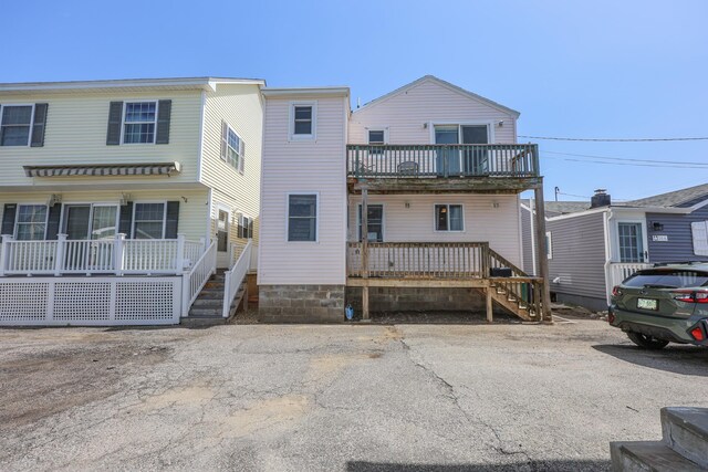 view of front of house featuring a porch