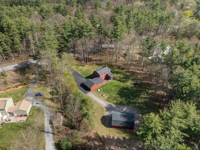 birds eye view of property featuring a wooded view