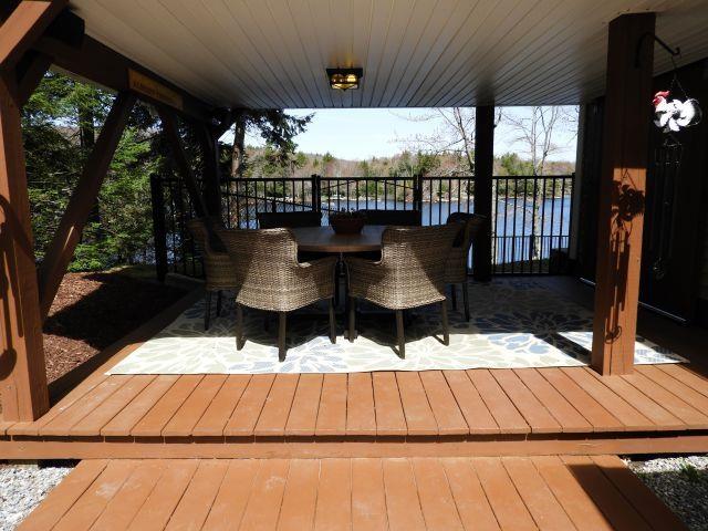 deck featuring outdoor dining space