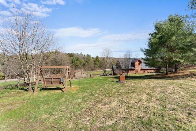 view of yard featuring a barn