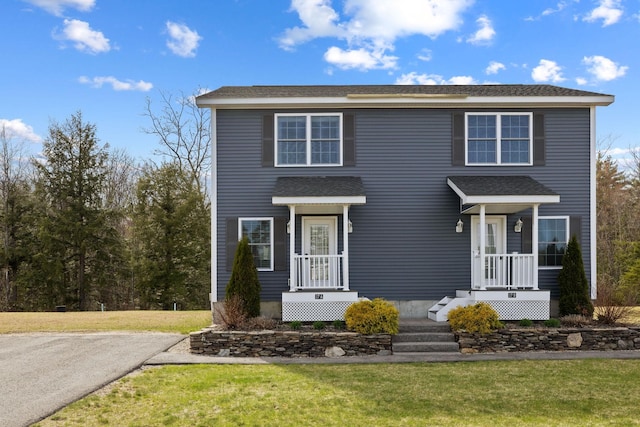view of front of house featuring a front lawn