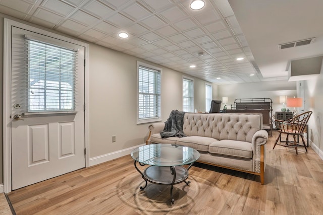living area with recessed lighting, baseboards, visible vents, and light wood finished floors
