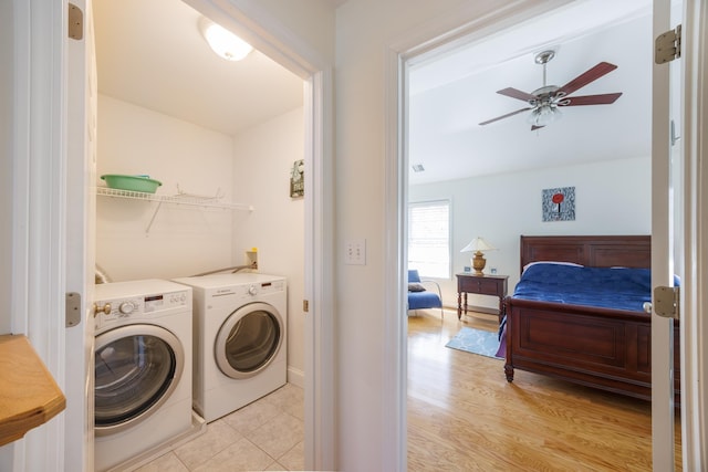 clothes washing area with ceiling fan, laundry area, independent washer and dryer, light wood-type flooring, and baseboards