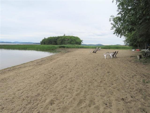view of property's community featuring a water view