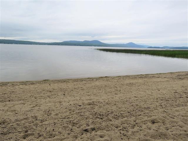 water view with a mountainous background