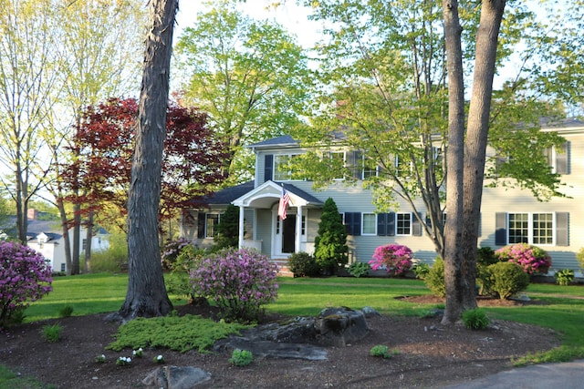 view of front of house with a front yard