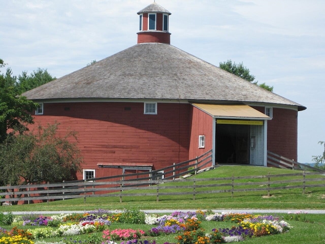 exterior space with an outbuilding and an exterior structure