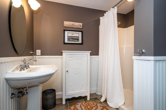 127 Wynnridge Dr, Rutland Town, VT 05701 - full bathroom with wainscoting, tile patterned flooring, and a shower with shower curtain