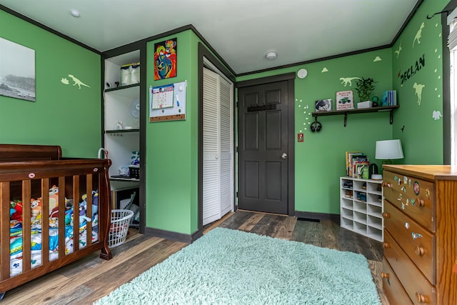 bedroom with baseboards, a closet, and wood finished floors