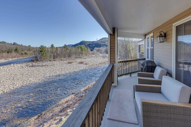 balcony with outdoor lounge area and a mountain view