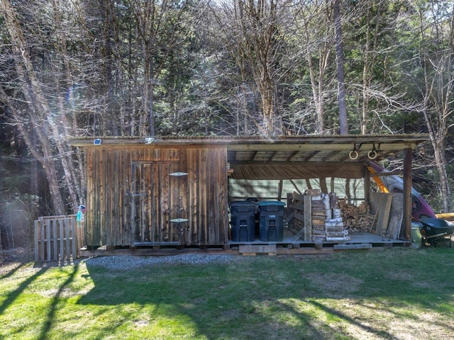 view of yard with a forest view and an outbuilding