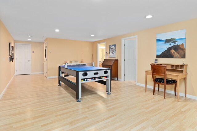 recreation room featuring light wood-style floors, recessed lighting, and baseboards
