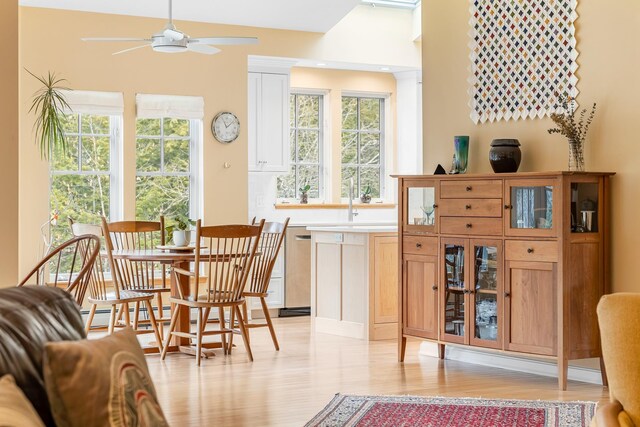 sitting room with light wood-style flooring and ceiling fan