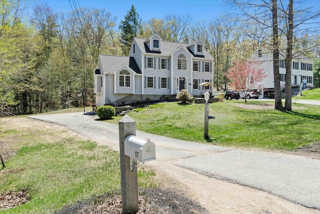 view of front of property with driveway and a front yard