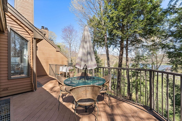 deck with outdoor dining space