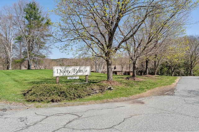 community sign featuring a yard