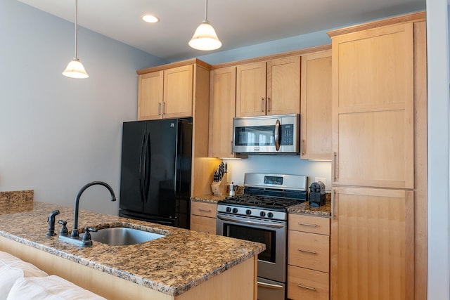 35 Glade Path, Hampton, NH 03842 - kitchen with stainless steel appliances, a sink, light brown cabinetry, light stone counters, and a peninsula